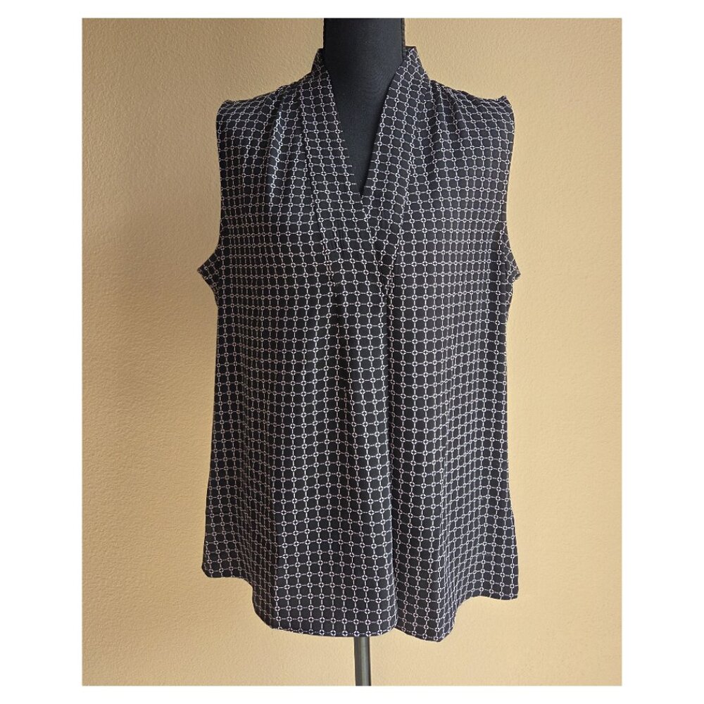 Talbots Black & White Geometric Sleeveless Blouse – V-Neck Pleated Front Top